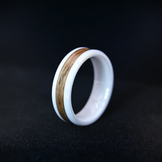 Bague avec Bois de Noyer Français - Céramique Blanche